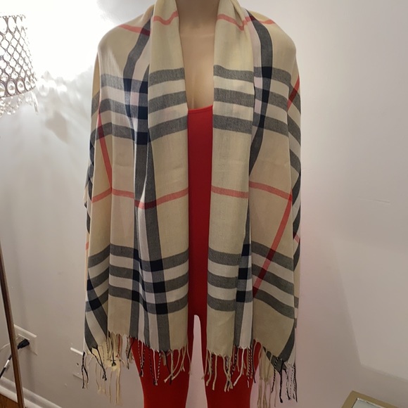 Stylish Scarf - Picture 1 of 8